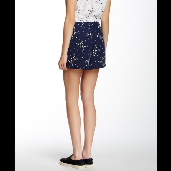 NEW Equipment Lewis Silk Shorts Stars Blue Size M - Picture 4 of 4